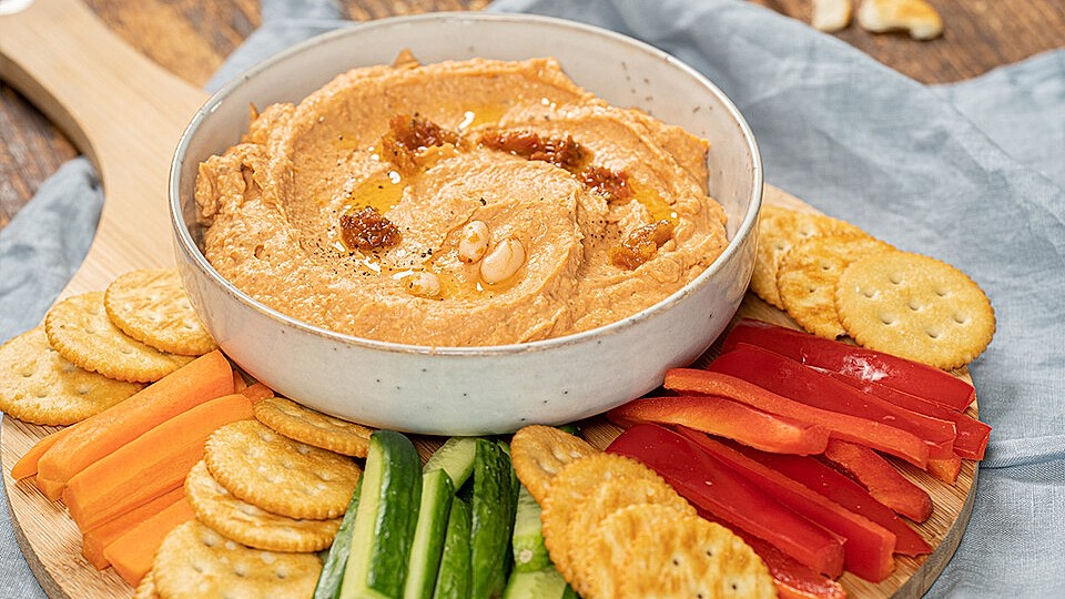 Weiße Bohnen-Dip mit getrockneten Tomaten