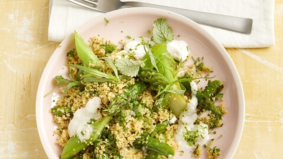 Kräuter-Couscous mit Spargel und Mascarpone-Limetten-Sauce