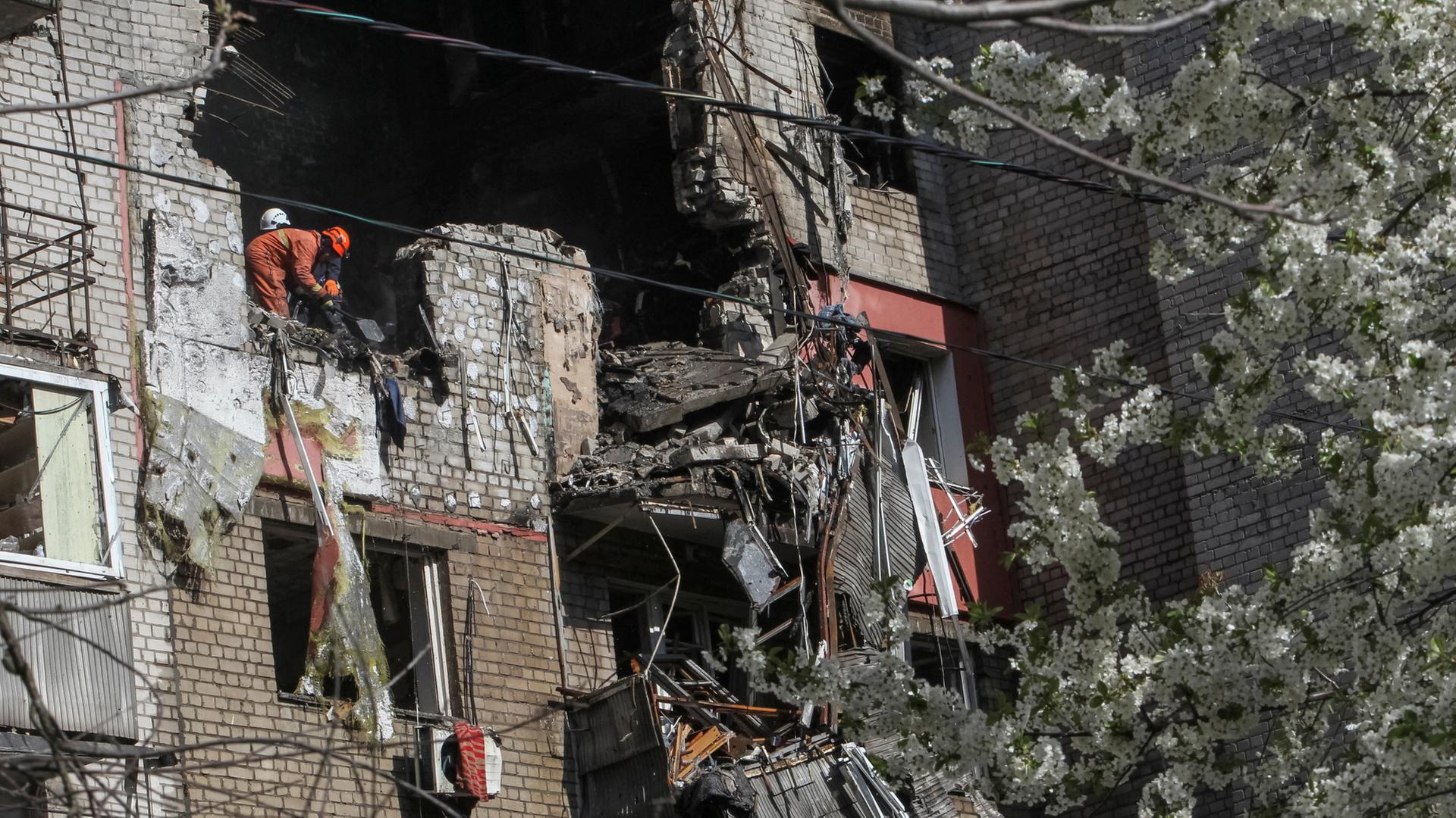 Mindestens drei Tote nach Drohneneinschlag in Wohnhaus