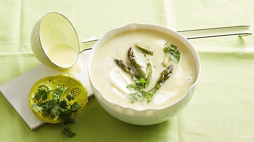 Kartoffel-grüner Spargel-Suppe