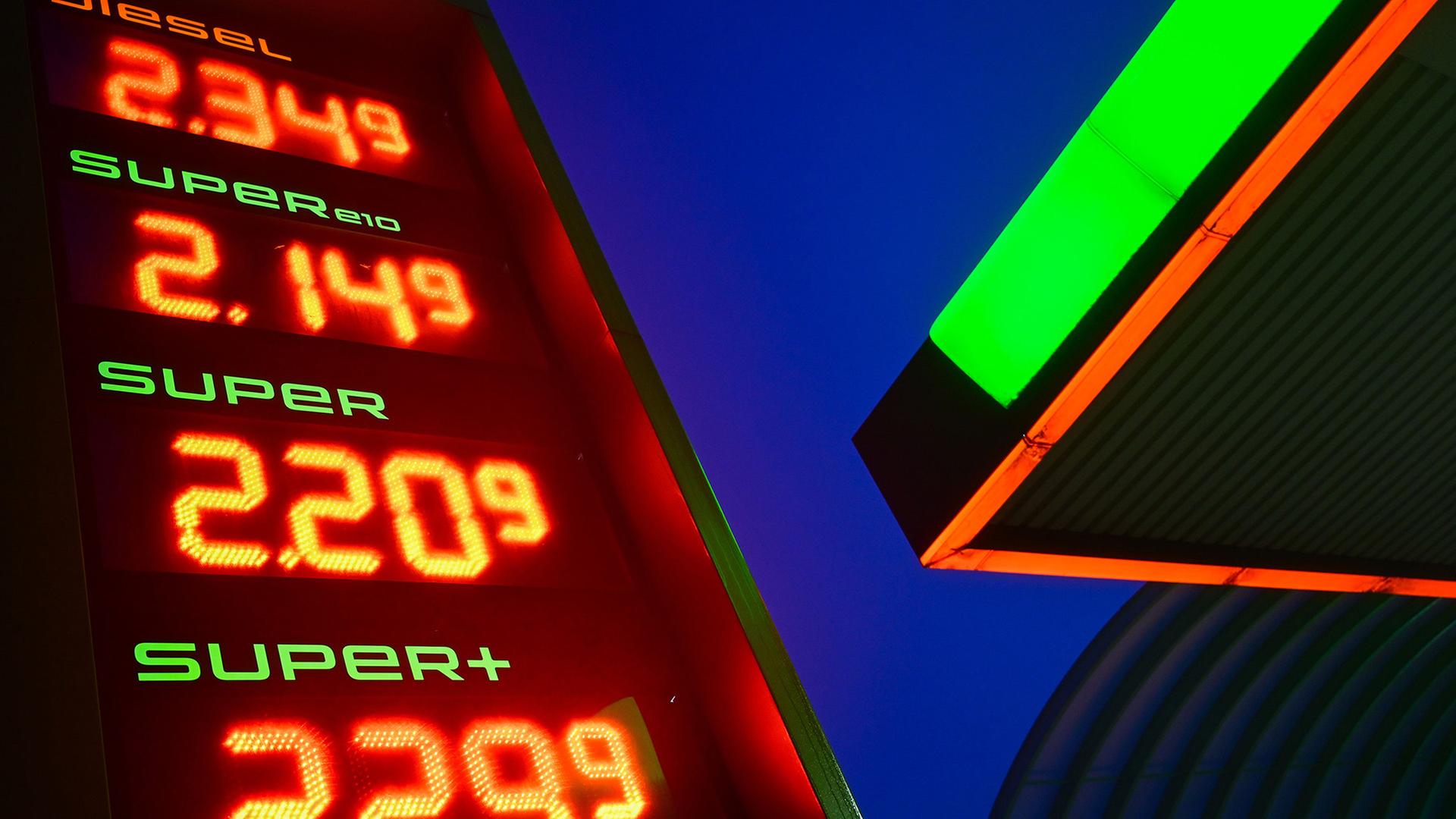 Tankstellen missachten 12-Uhr-Regel