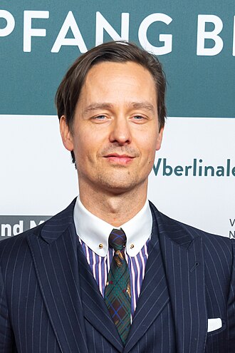 Tom Schilling im Plattenschrank: Seine liebsten Alben und Geschichten