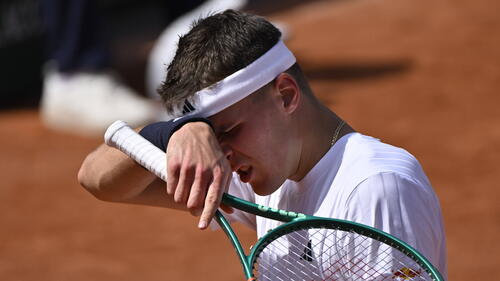 Tennis-Profi sackt kraftlos zusammen