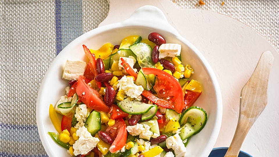Gemischter Salat mit Feta-Käse