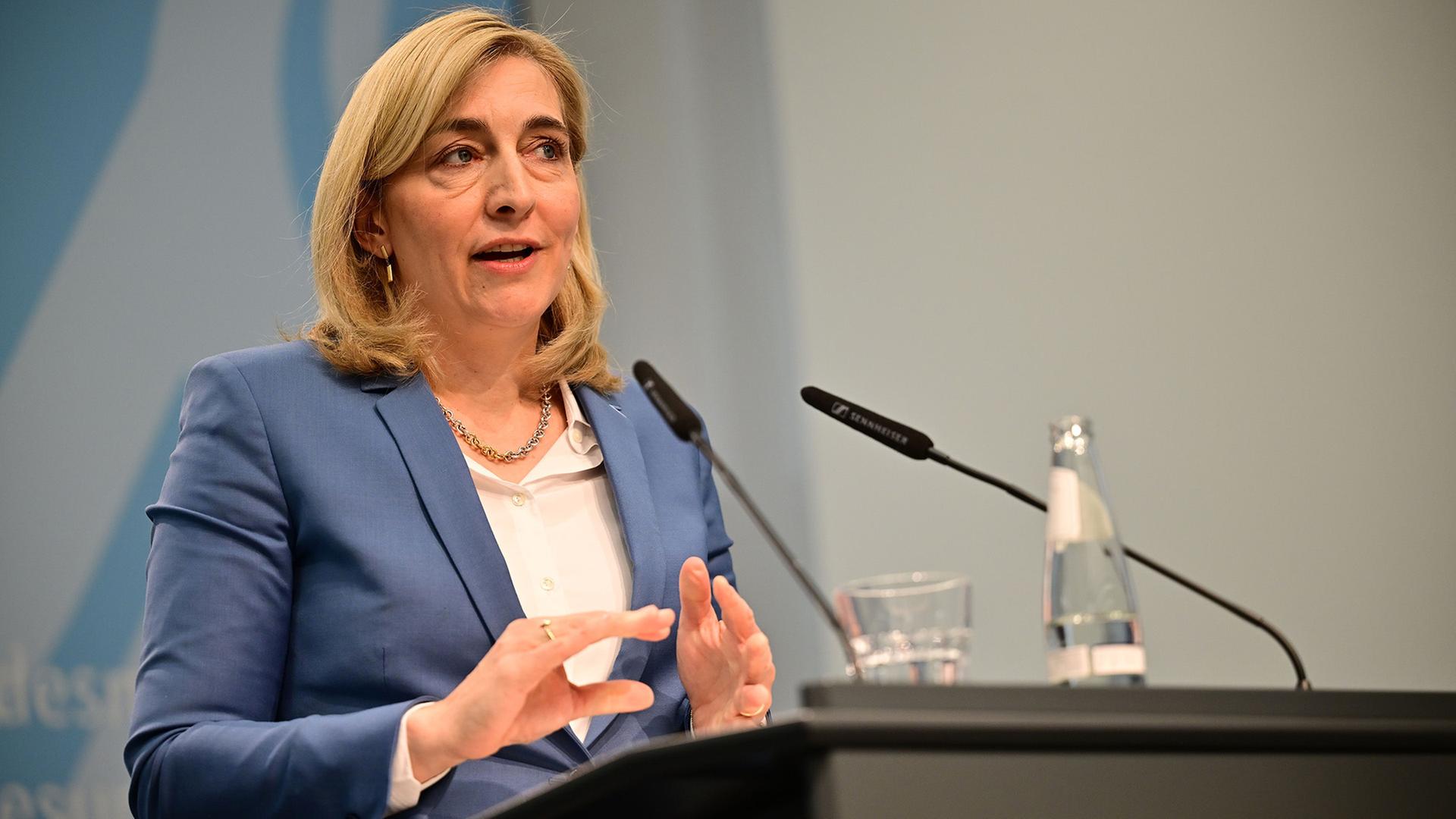 Warken verteidigt Pläne für Gesundheitsreform