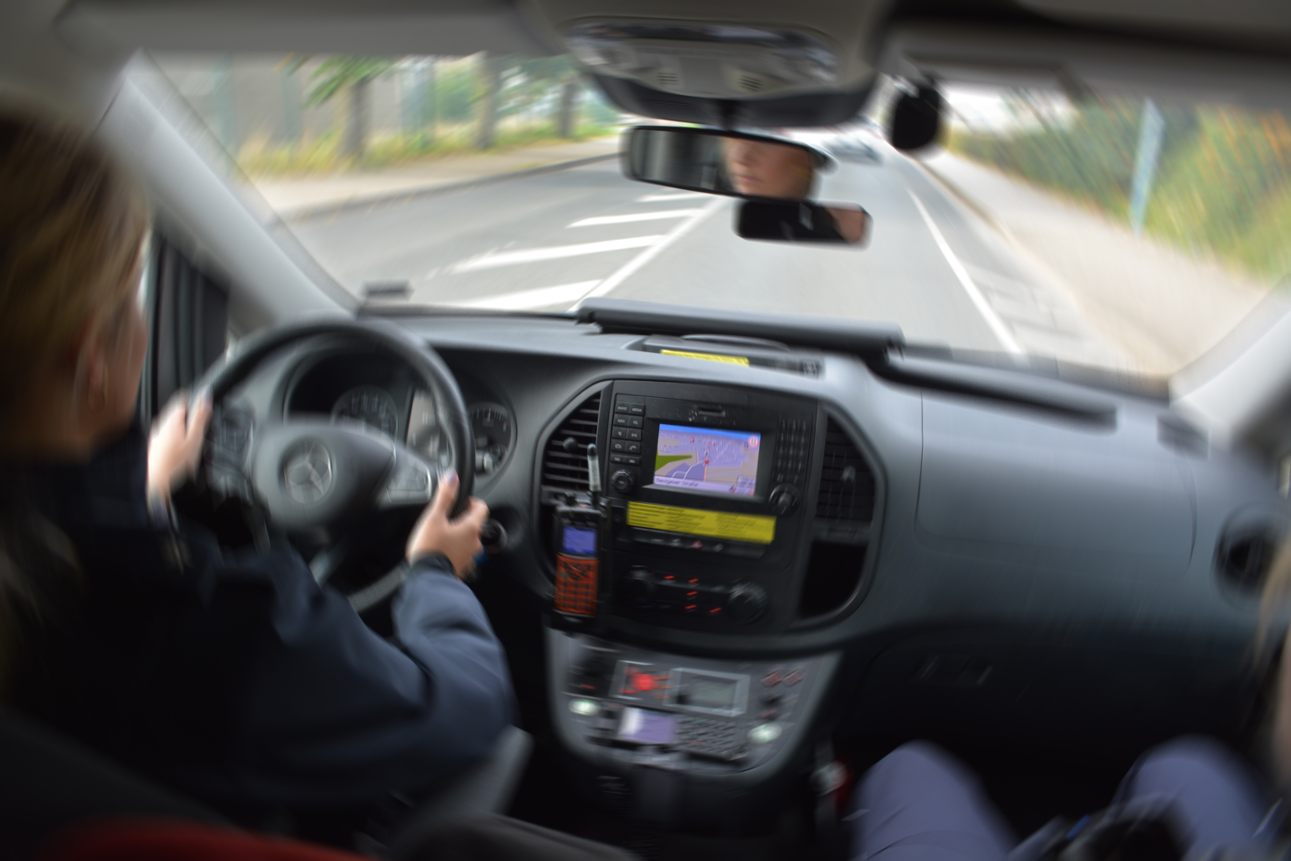 Jugendliche mit Messer bedroht: Polizei fasst betrunkenen Randalierer