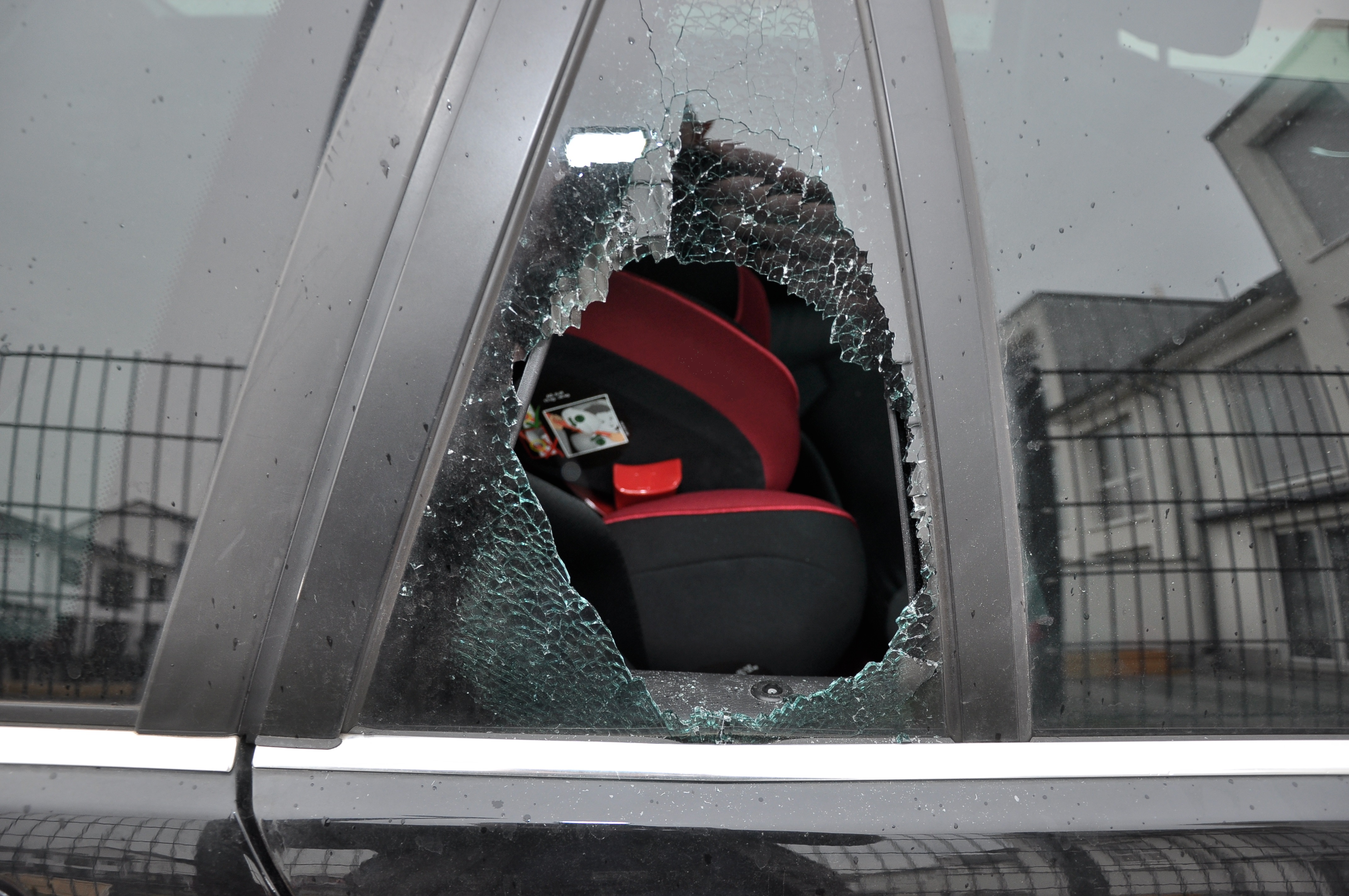 Zehn Autos aufgebrochen - Polizei bittet um Hinweise