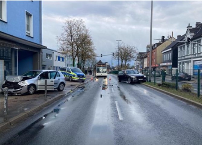 17-Jähriger verursacht Unfall mit hohem Sachschaden