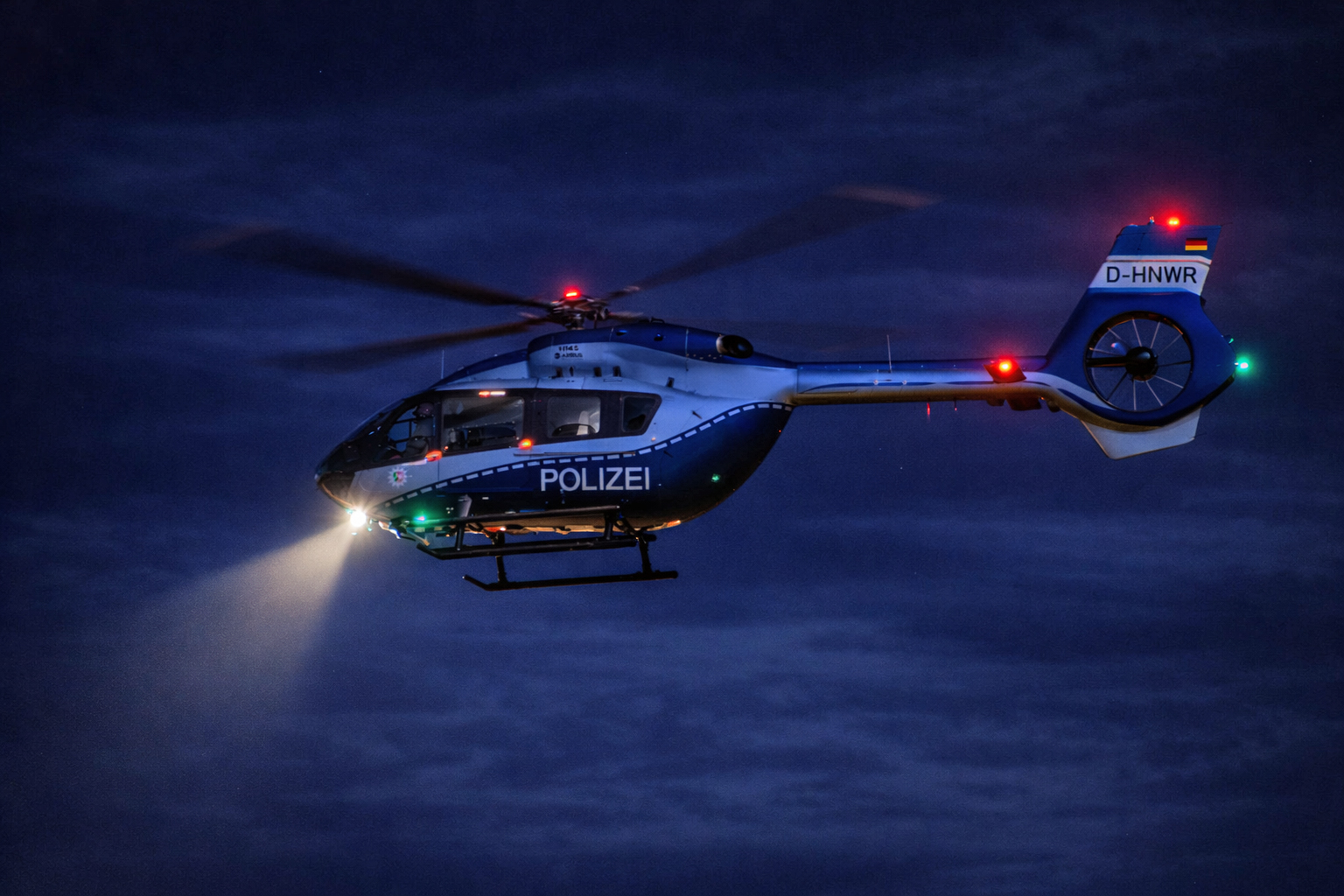 Polizeihubschrauberpiloten mit Laserpointer geblendet - Polizei stellt 45-Jährigen